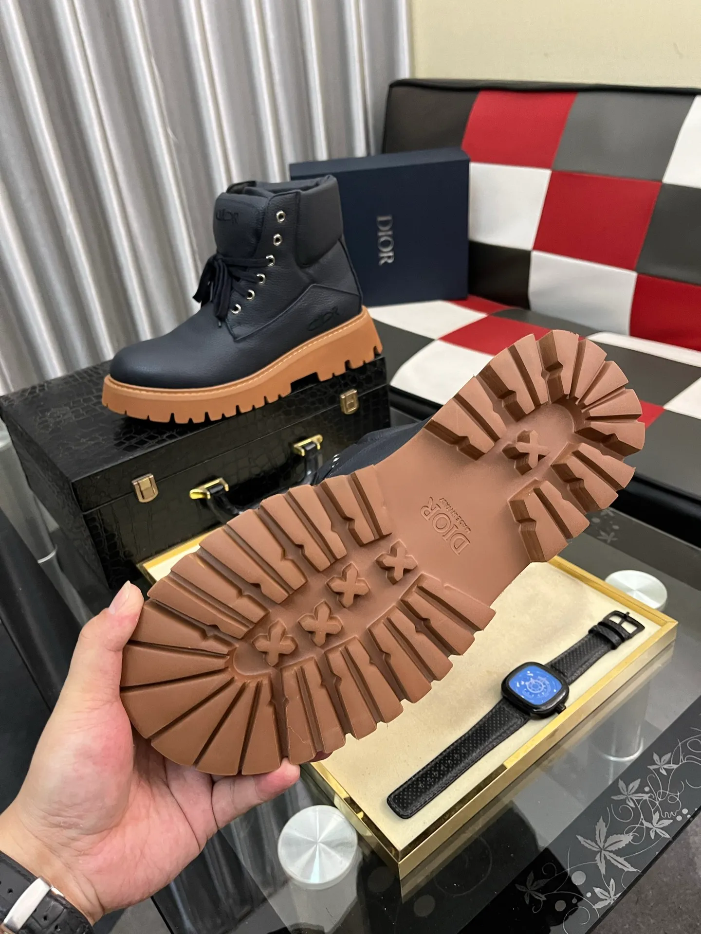 Men's shoes 💰: 560⌚️⌚️Dior top crafts Dior high-top boots counter synchronizes with the original factory configuration, original cowhide patchwork fabric imported from Italy, breathable and comfortable imported water-dyed cow lining, sole: original factory special original sole super comfortable, original factory with single goods high quality, you can enter and exit the counter at will, welcome to compare and synchronize with the counter, code number: 38-44